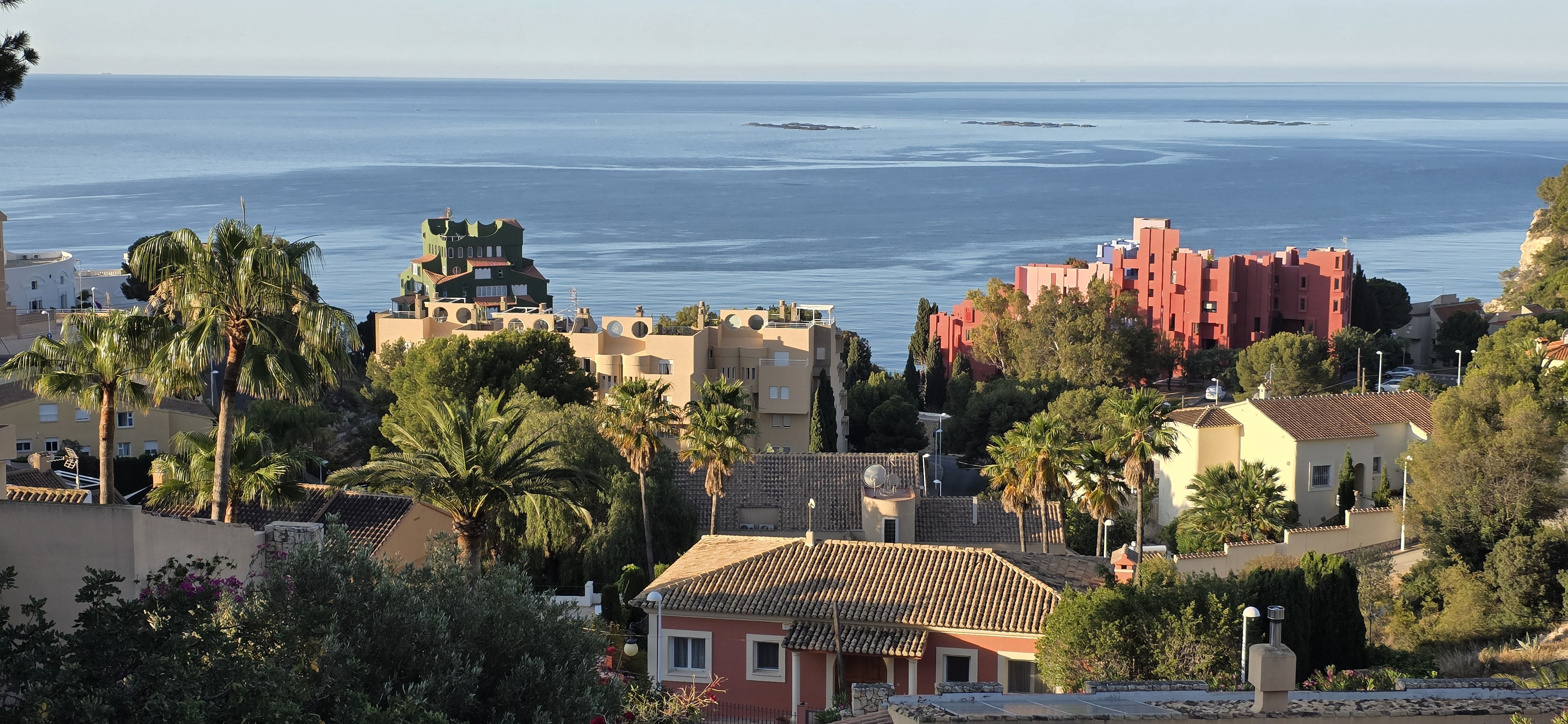 Blick von der Villa R auf La Manzanera und das Mittelmeer